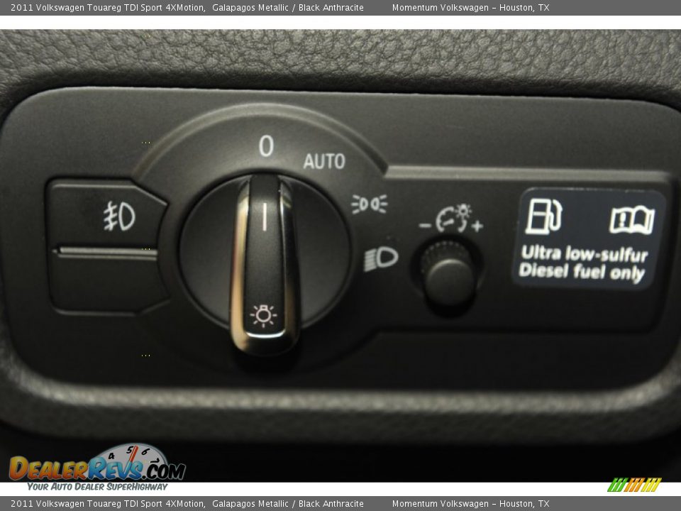 Controls of 2011 Volkswagen Touareg TDI Sport 4XMotion Photo #26