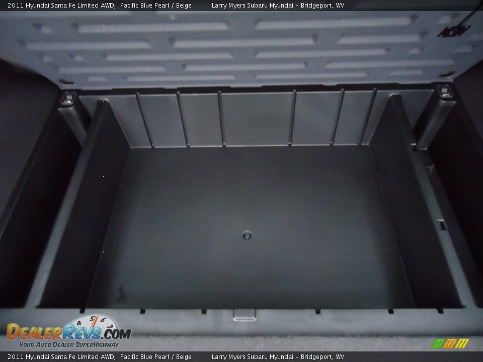 2011 Hyundai Santa Fe Limited AWD Trunk Photo #12