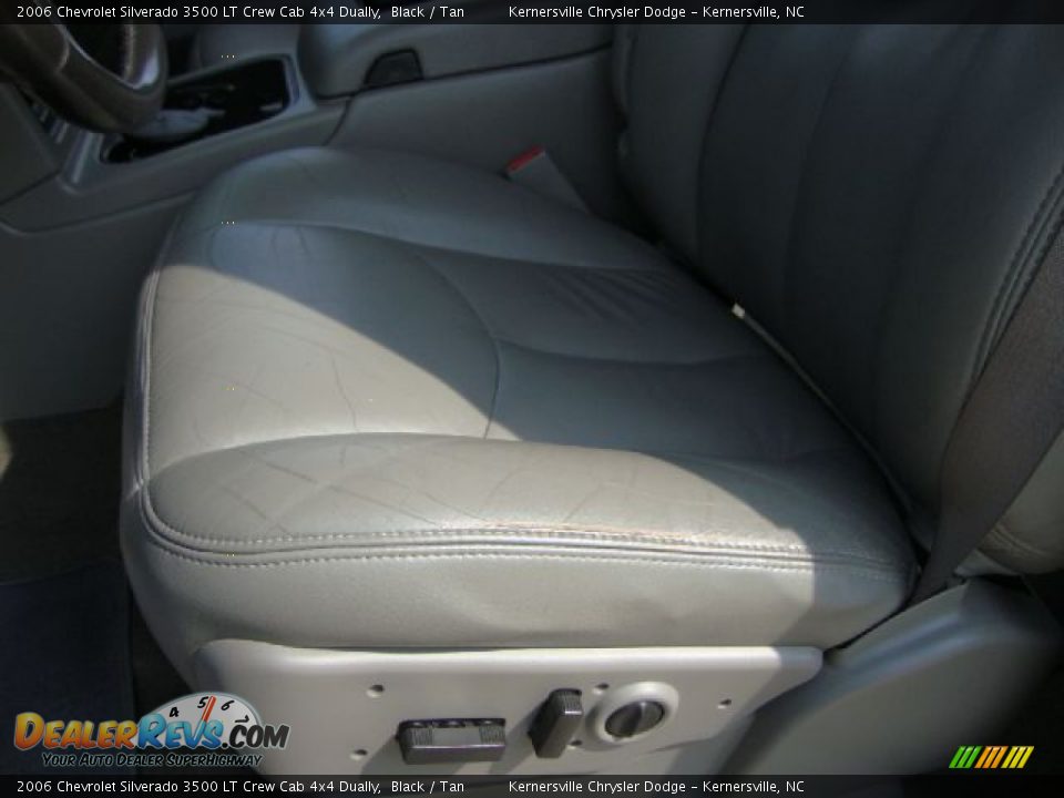 2006 Chevrolet Silverado 3500 LT Crew Cab 4x4 Dually Black / Tan Photo #10