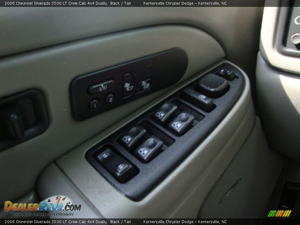 Controls of 2006 Chevrolet Silverado 3500 LT Crew Cab 4x4 Dually Photo #26