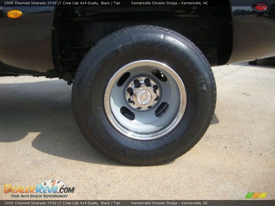 2006 Chevrolet Silverado 3500 LT Crew Cab 4x4 Dually Wheel Photo #31