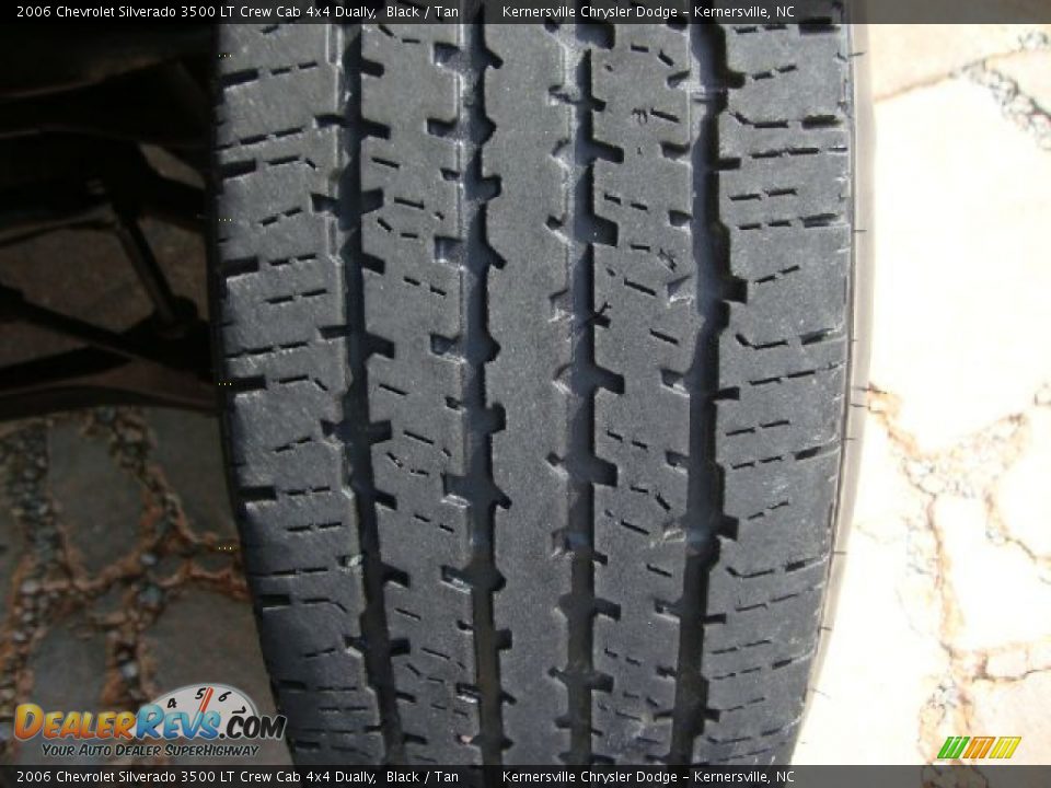2006 Chevrolet Silverado 3500 LT Crew Cab 4x4 Dually Black / Tan Photo #32