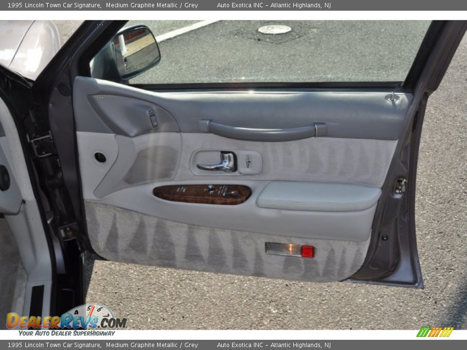 Door Panel of 1995 Lincoln Town Car Signature Photo #25