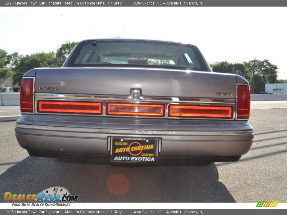 1995 Lincoln Town Car Signature Medium Graphite Metallic / Grey Photo #31