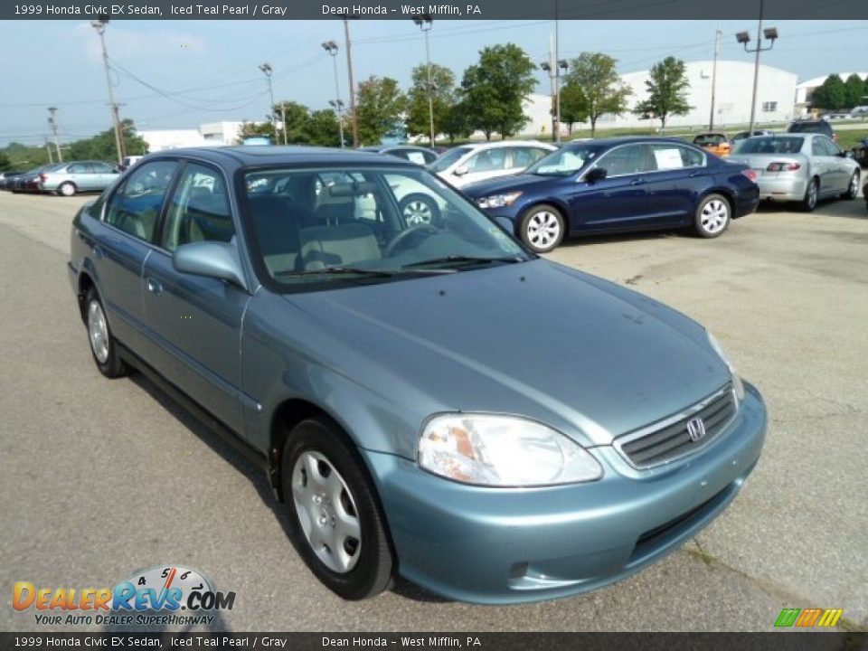 Front 3/4 View of 1999 Honda Civic EX Sedan Photo #7