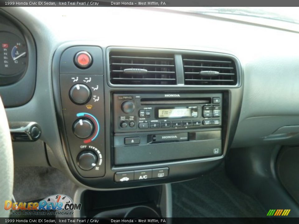 Controls of 1999 Honda Civic EX Sedan Photo #18