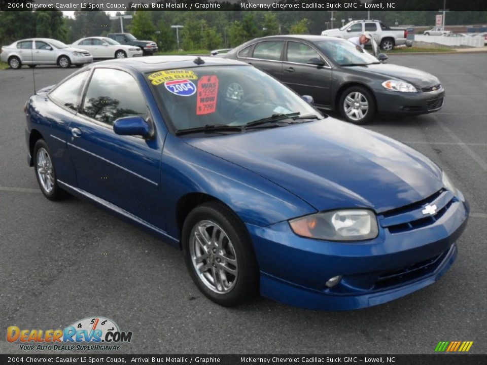 Front 3/4 View of 2004 Chevrolet Cavalier LS Sport Coupe Photo #5