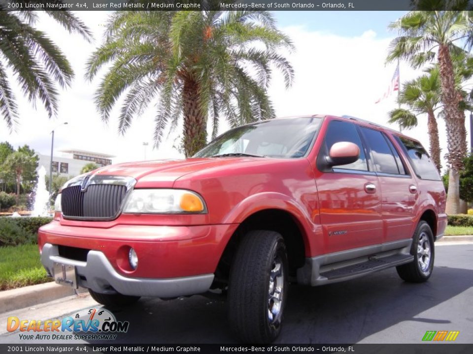 Front 3/4 View of 2001 Lincoln Navigator 4x4 Photo #2