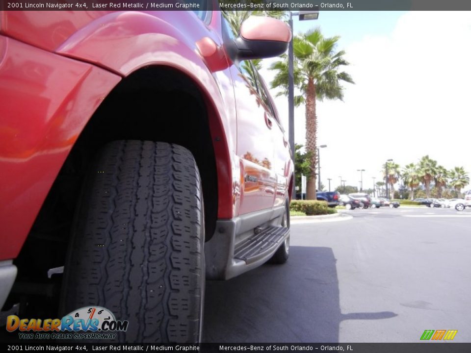 2001 Lincoln Navigator 4x4 Laser Red Metallic / Medium Graphite Photo #10