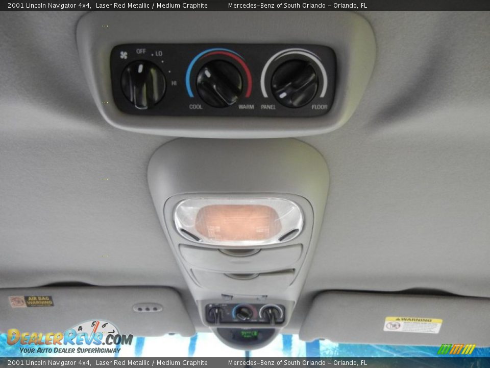 Controls of 2001 Lincoln Navigator 4x4 Photo #20
