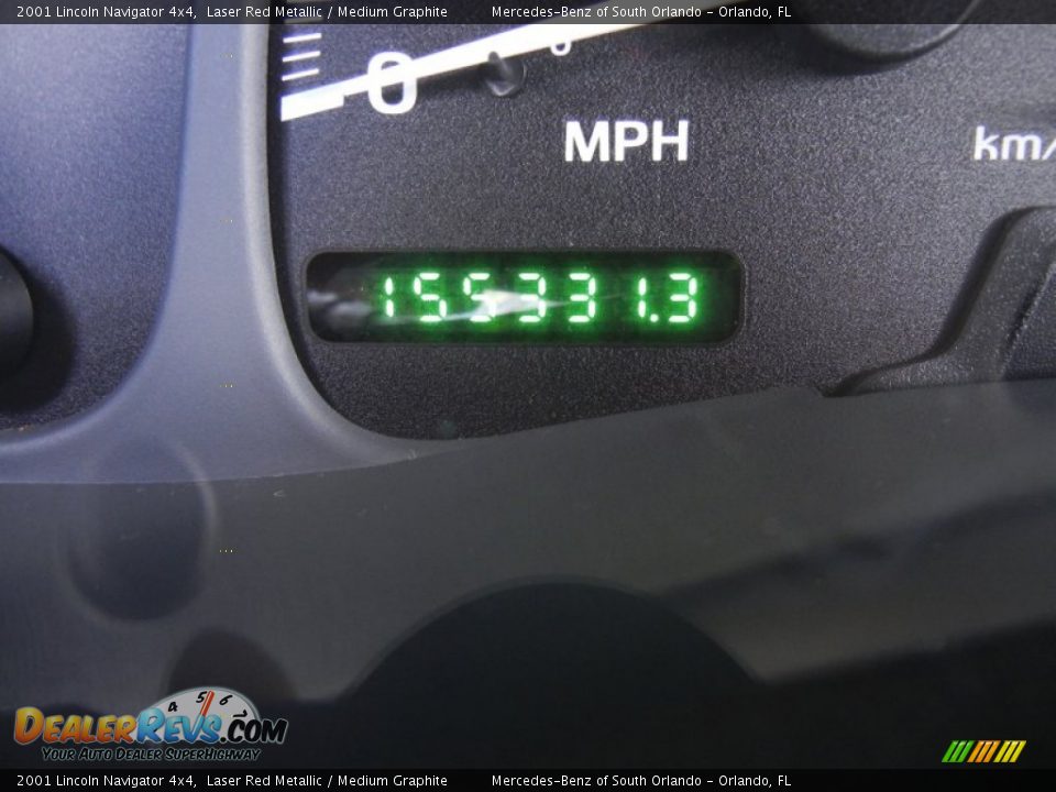 2001 Lincoln Navigator 4x4 Laser Red Metallic / Medium Graphite Photo #26