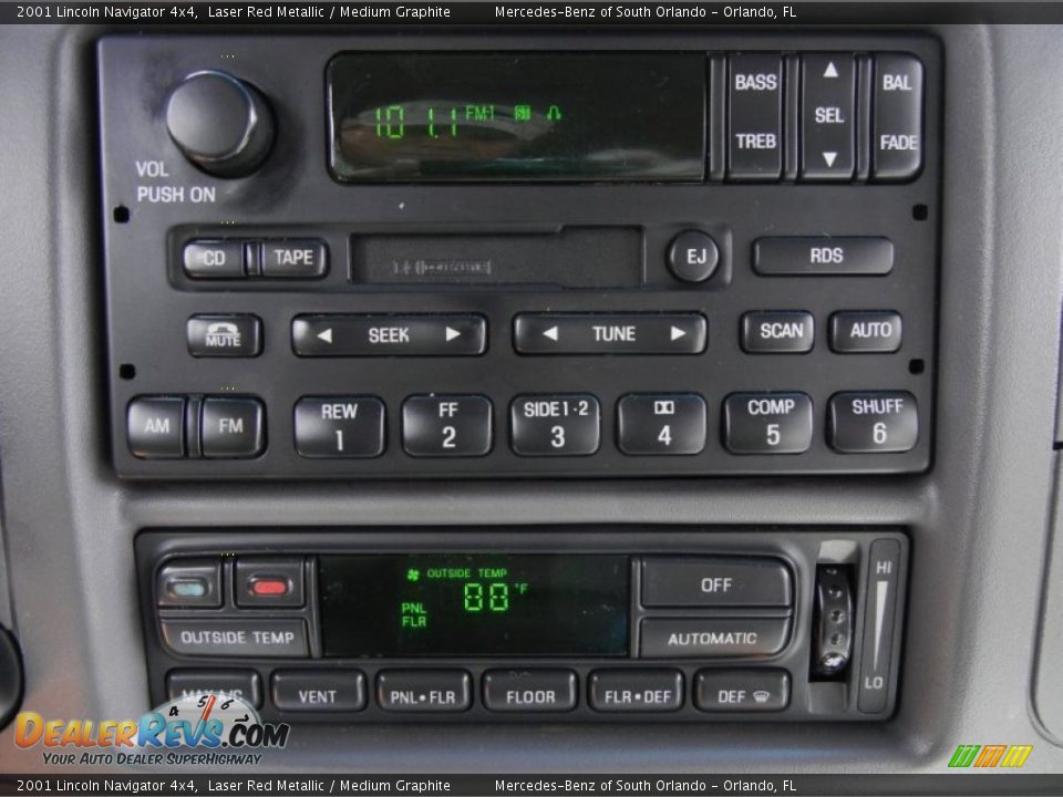 Controls of 2001 Lincoln Navigator 4x4 Photo #27