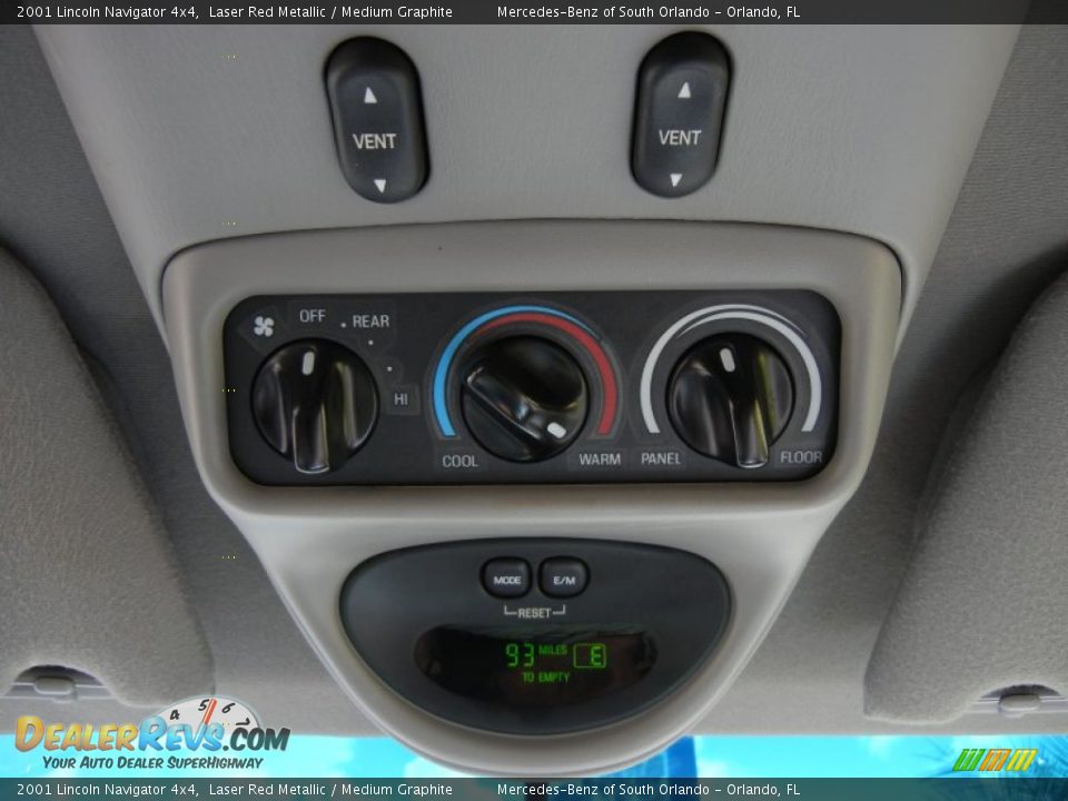 Controls of 2001 Lincoln Navigator 4x4 Photo #30