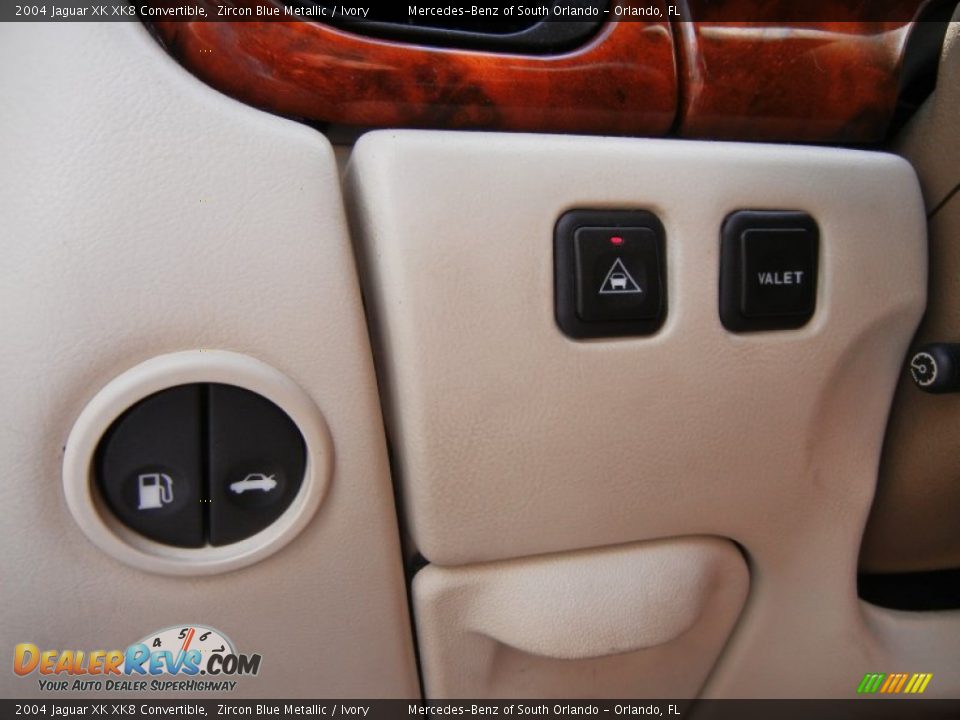 2004 Jaguar XK XK8 Convertible Zircon Blue Metallic / Ivory Photo #32
