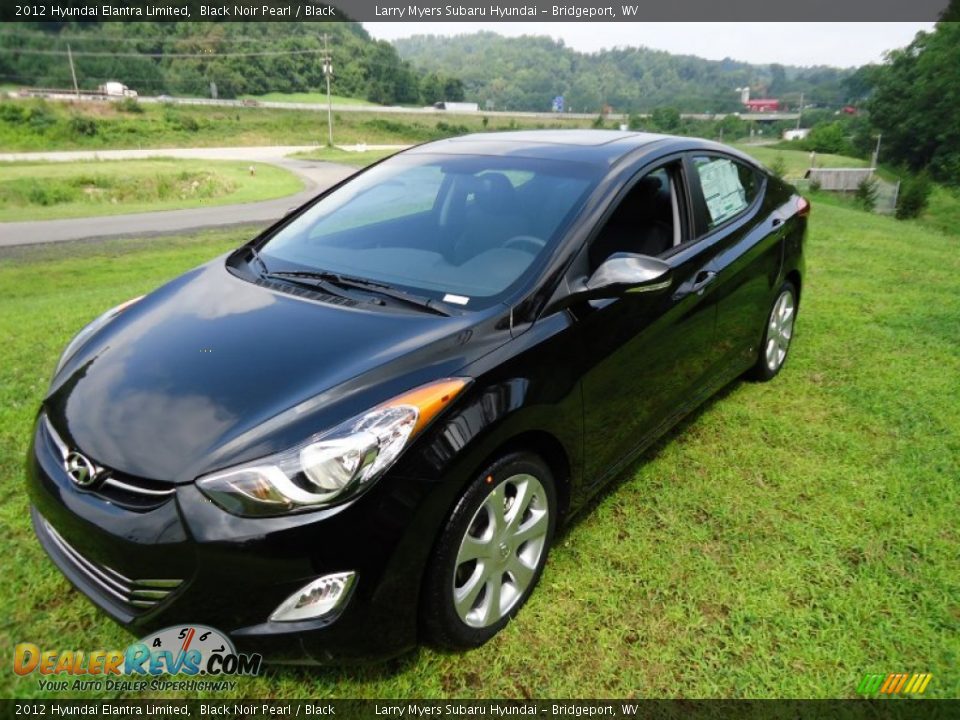 Front 3/4 View of 2012 Hyundai Elantra Limited Photo #7