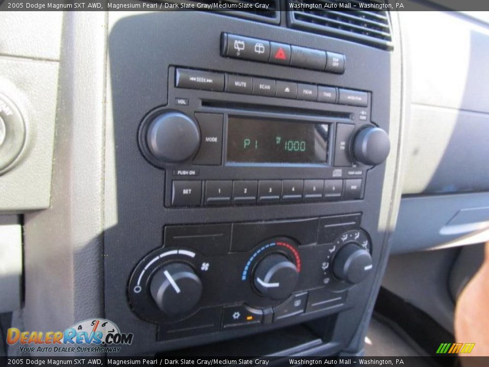 Audio System of 2005 Dodge Magnum SXT AWD Photo #15