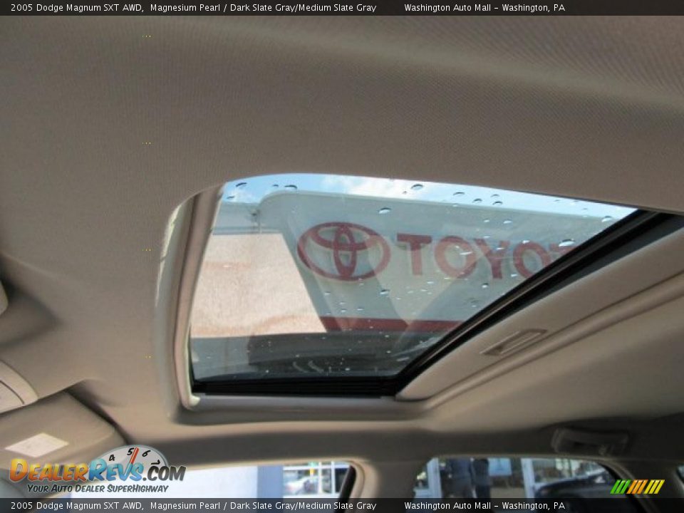 2005 Dodge Magnum SXT AWD Magnesium Pearl / Dark Slate Gray/Medium Slate Gray Photo #16