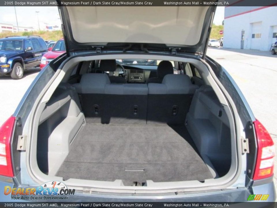 2005 Dodge Magnum SXT AWD Trunk Photo #18