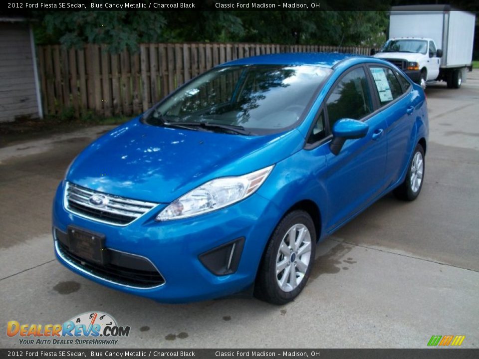 Front 3/4 View of 2012 Ford Fiesta SE Sedan Photo #1