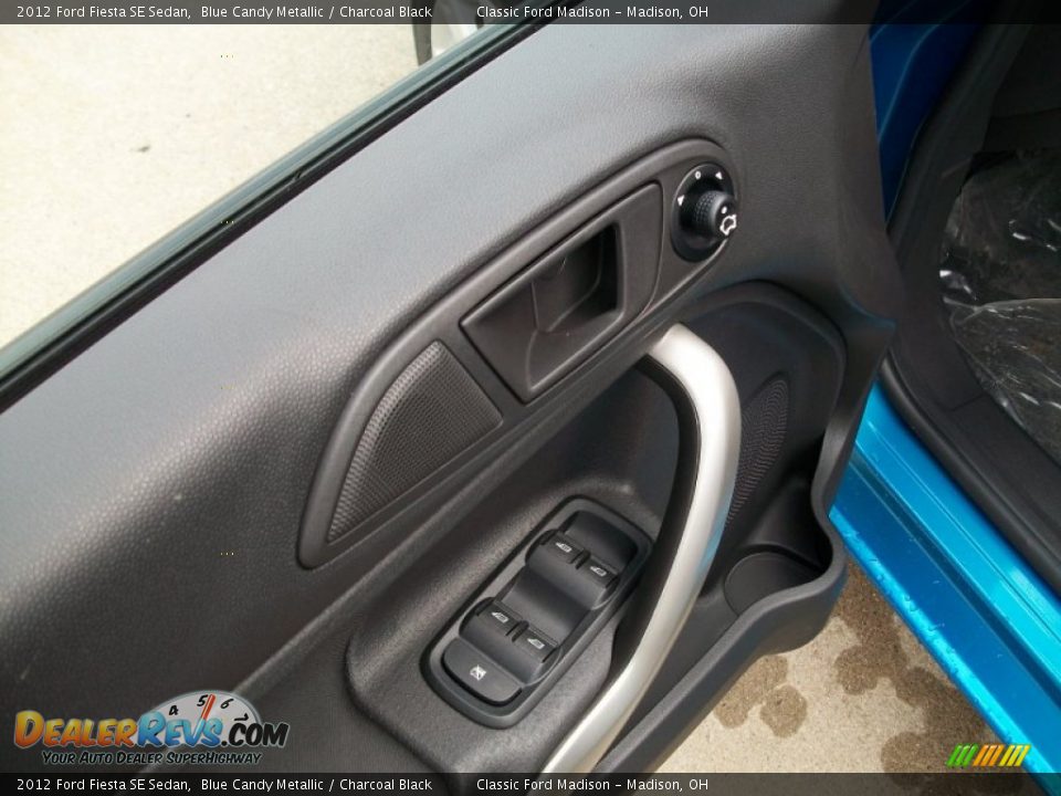 Controls of 2012 Ford Fiesta SE Sedan Photo #10