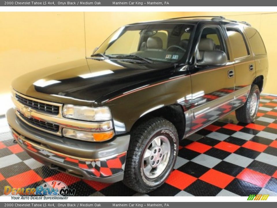 2000 Chevrolet Tahoe LS 4x4 Onyx Black / Medium Oak Photo #2
