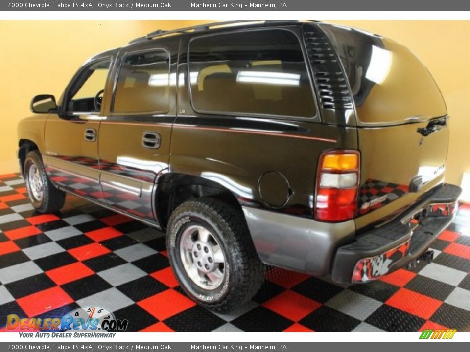 2000 Chevrolet Tahoe LS 4x4 Onyx Black / Medium Oak Photo #3
