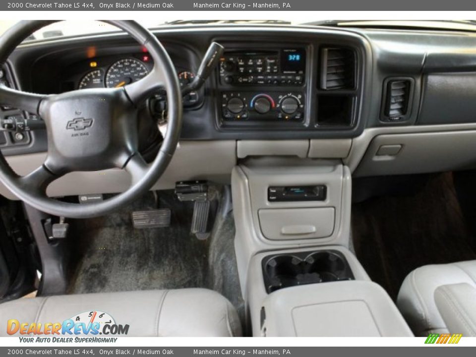 2000 Chevrolet Tahoe LS 4x4 Onyx Black / Medium Oak Photo #5