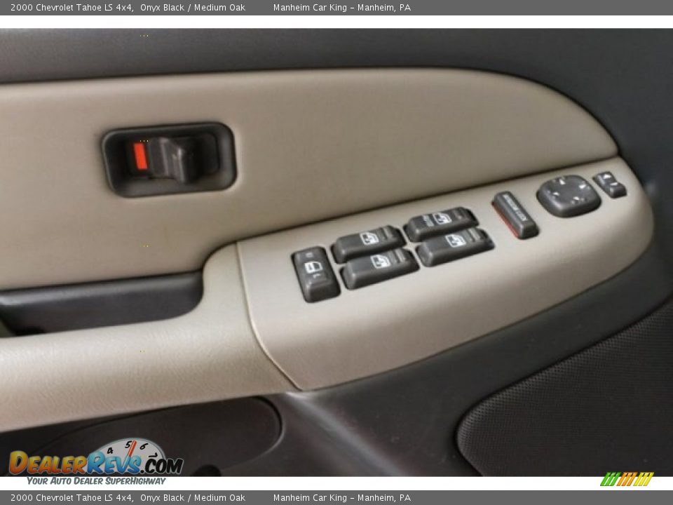 2000 Chevrolet Tahoe LS 4x4 Onyx Black / Medium Oak Photo #9