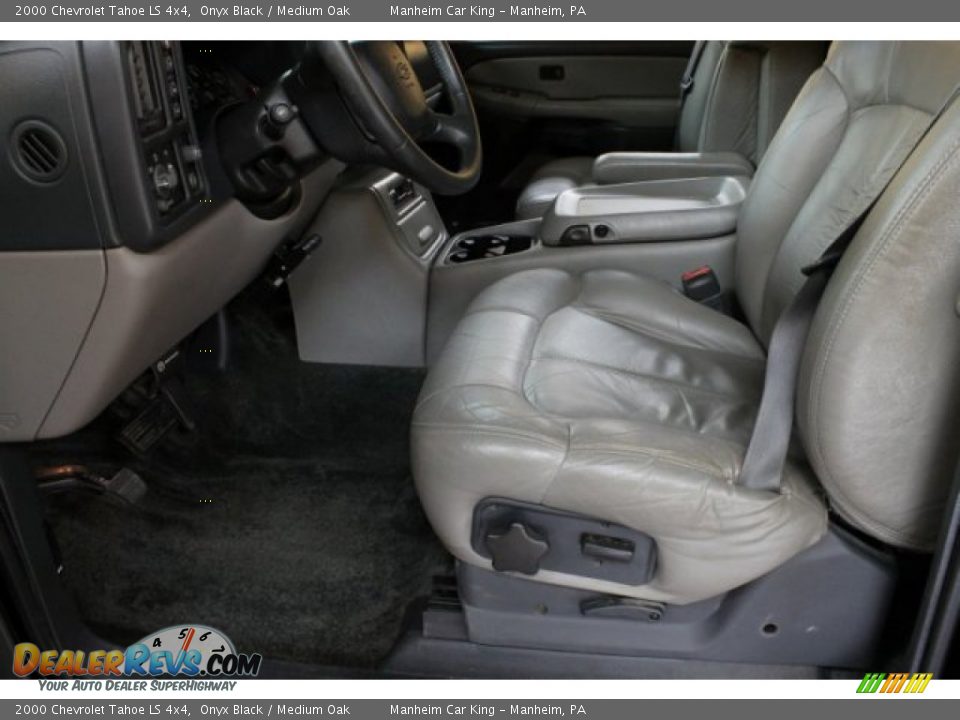 2000 Chevrolet Tahoe LS 4x4 Onyx Black / Medium Oak Photo #10