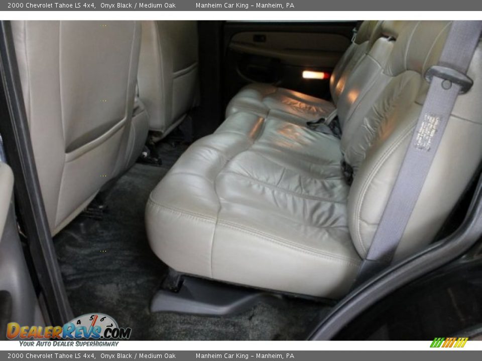 2000 Chevrolet Tahoe LS 4x4 Onyx Black / Medium Oak Photo #11