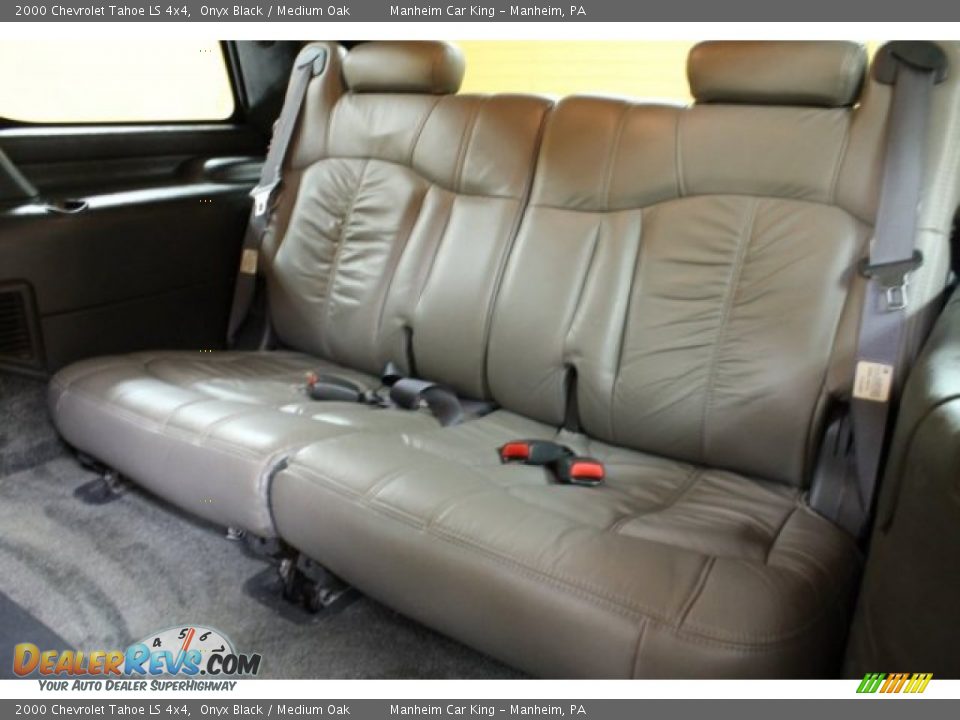 2000 Chevrolet Tahoe LS 4x4 Onyx Black / Medium Oak Photo #12