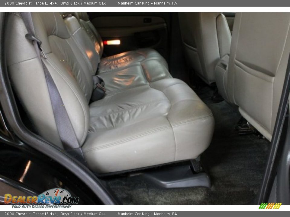 2000 Chevrolet Tahoe LS 4x4 Onyx Black / Medium Oak Photo #14