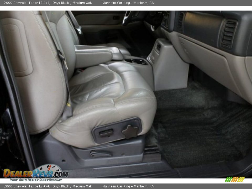 2000 Chevrolet Tahoe LS 4x4 Onyx Black / Medium Oak Photo #15