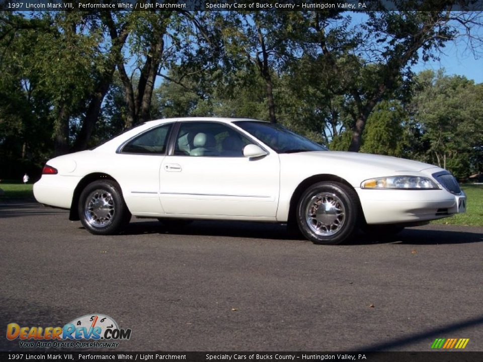 1997 Lincoln Mark VIII Performance White / Light Parchment Photo #4