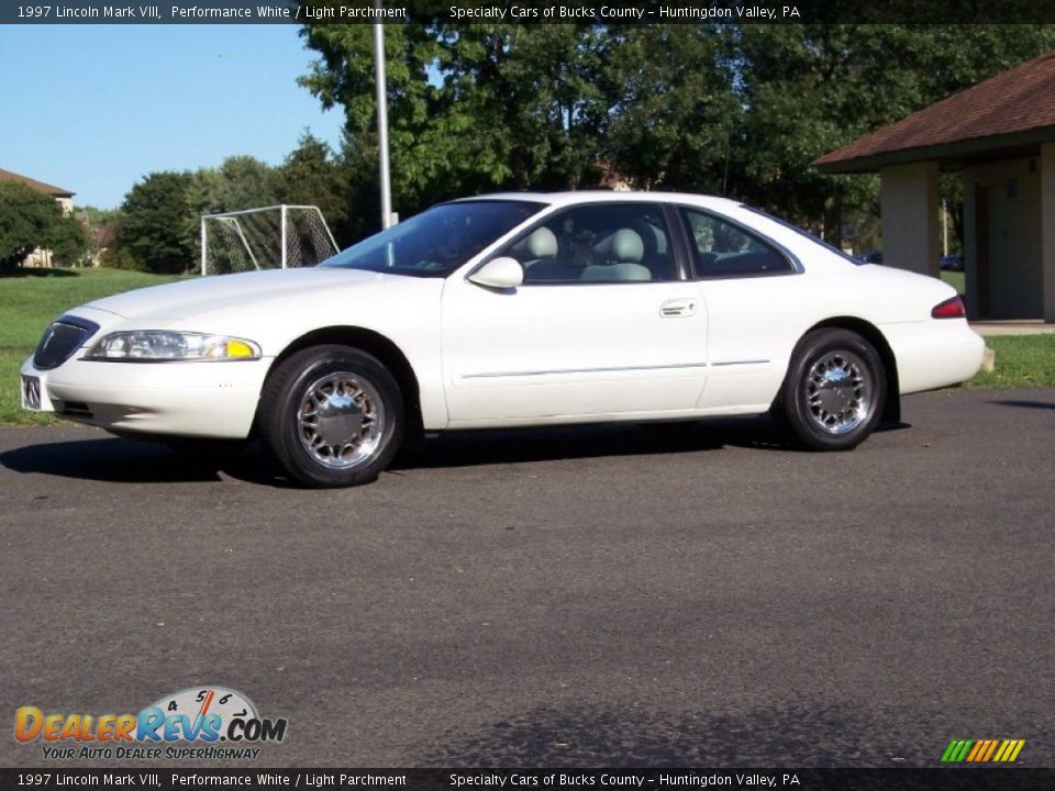 1997 Lincoln Mark VIII Performance White / Light Parchment Photo #15