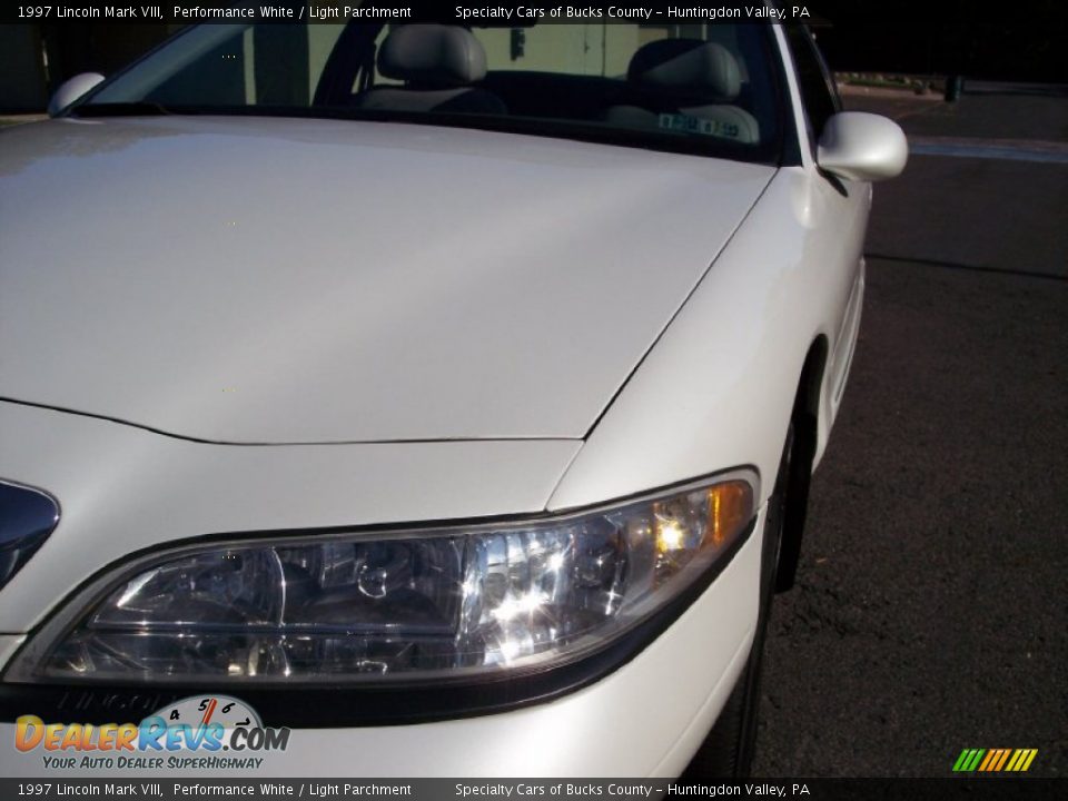 1997 Lincoln Mark VIII Performance White / Light Parchment Photo #20