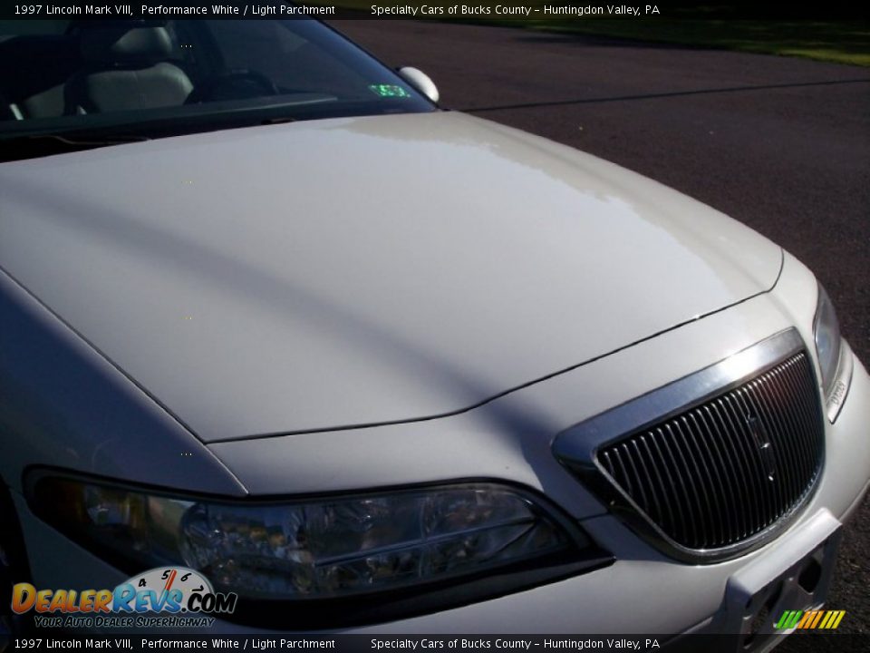 1997 Lincoln Mark VIII Performance White / Light Parchment Photo #22