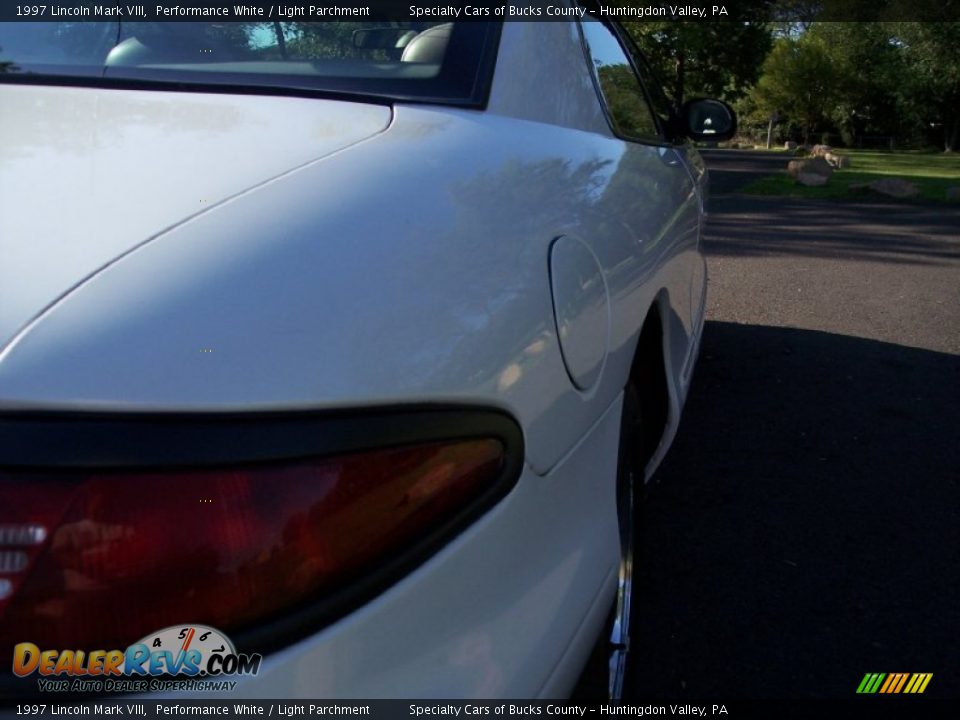 1997 Lincoln Mark VIII Performance White / Light Parchment Photo #26