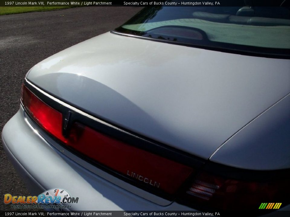 1997 Lincoln Mark VIII Performance White / Light Parchment Photo #27