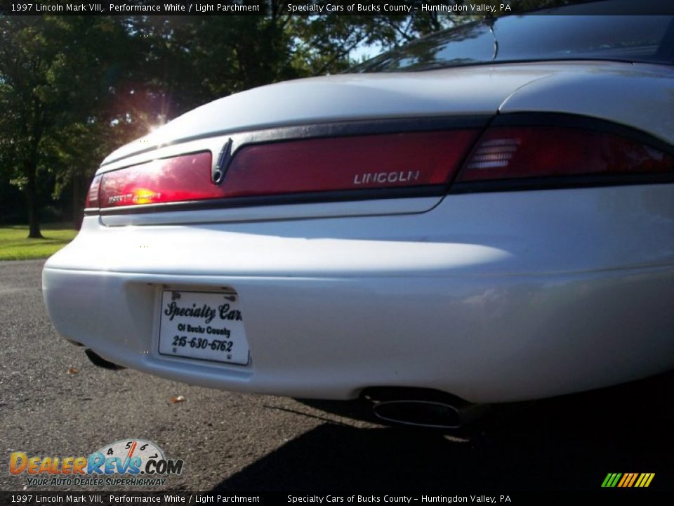 1997 Lincoln Mark VIII Performance White / Light Parchment Photo #28