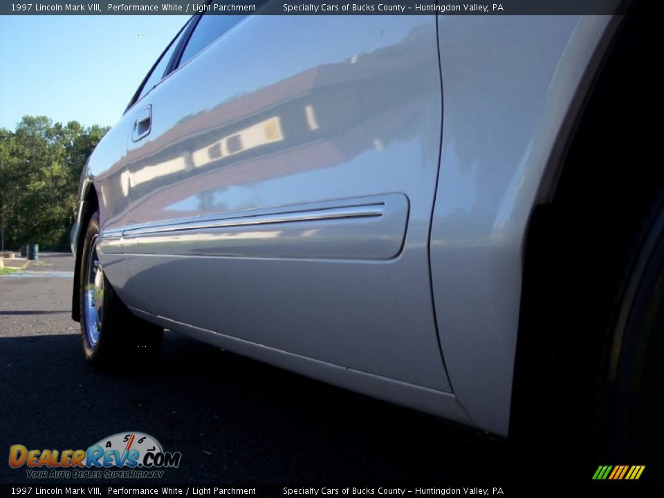 1997 Lincoln Mark VIII Performance White / Light Parchment Photo #30