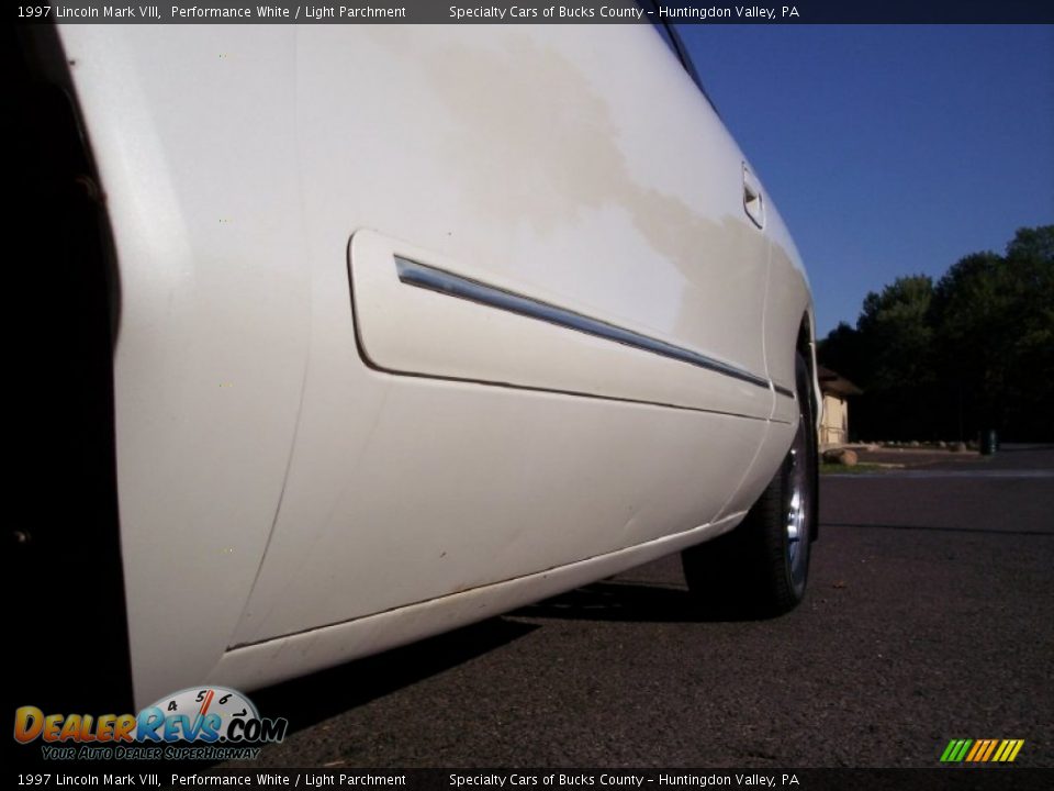 1997 Lincoln Mark VIII Performance White / Light Parchment Photo #31