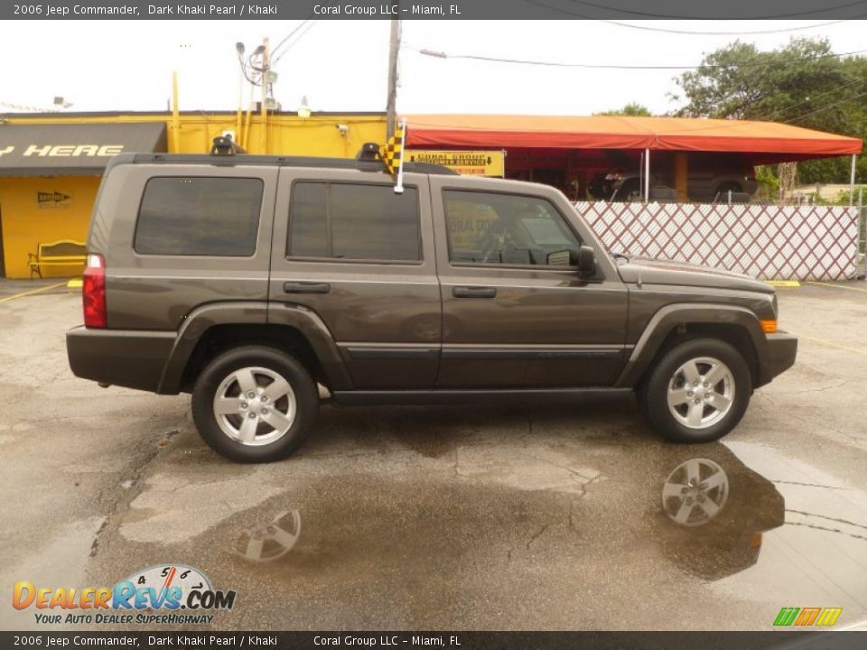 2006 Jeep Commander Dark Khaki Pearl / Khaki Photo #7