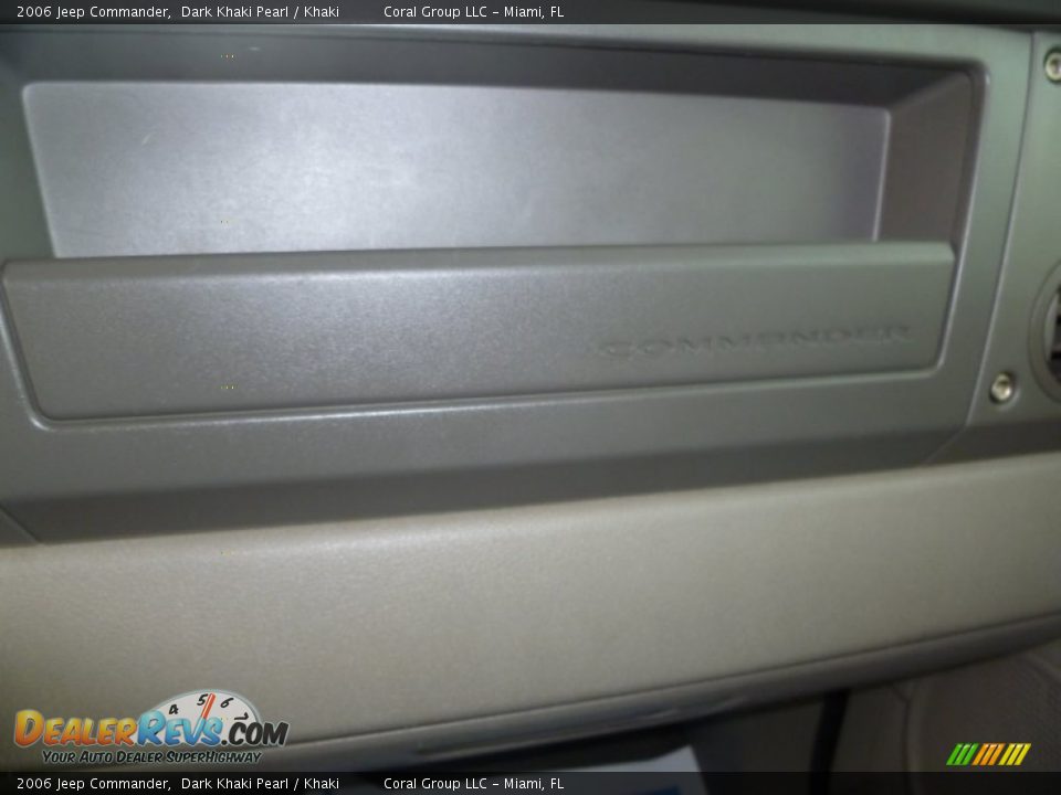 2006 Jeep Commander Dark Khaki Pearl / Khaki Photo #22