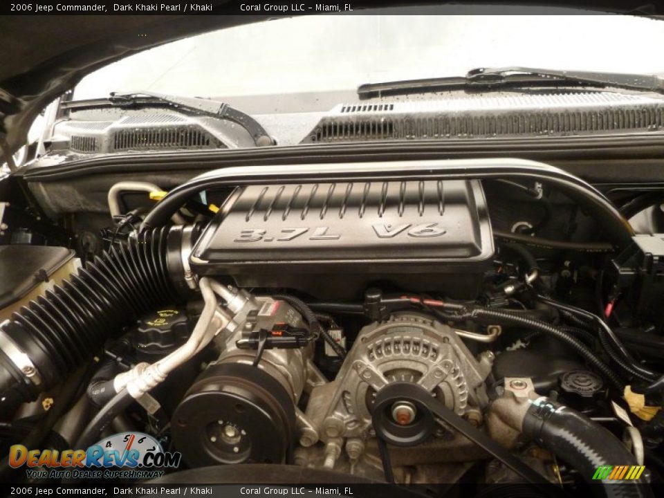2006 Jeep Commander Dark Khaki Pearl / Khaki Photo #23