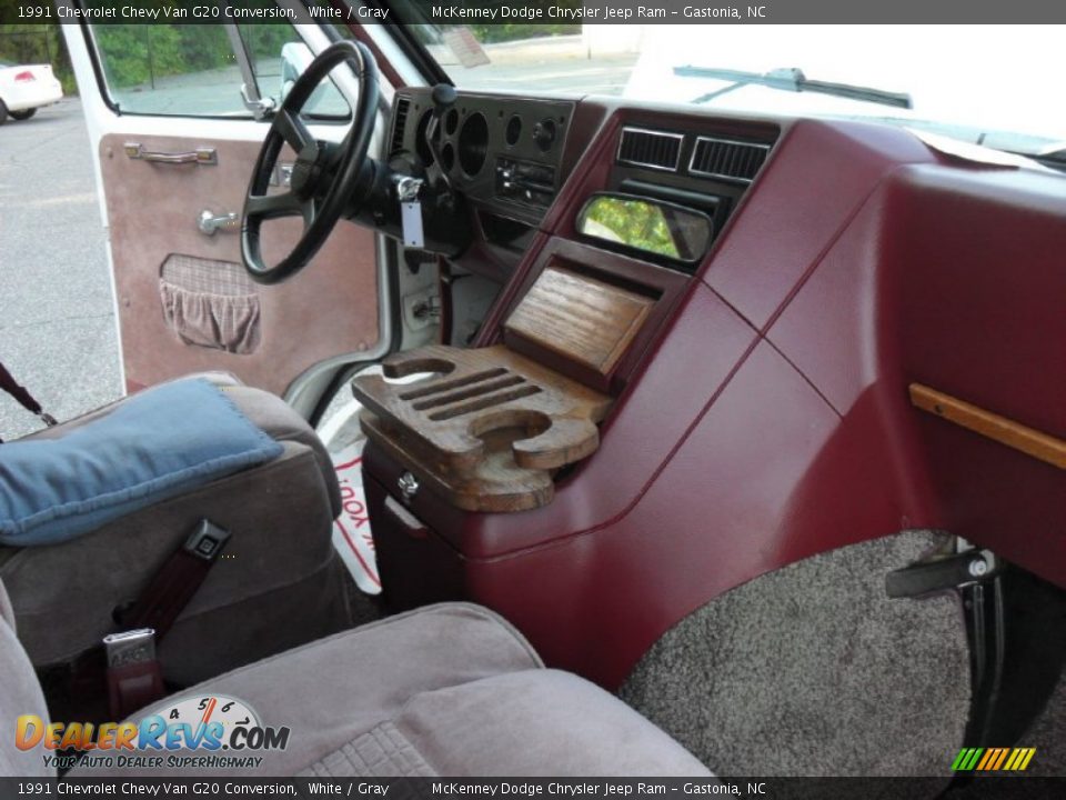 1991 Chevrolet Chevy Van G20 Conversion White / Gray Photo #19