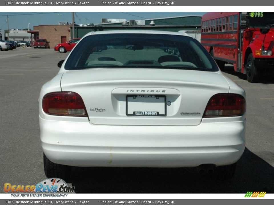 2002 Oldsmobile Intrigue GX Ivory White / Pewter Photo #5