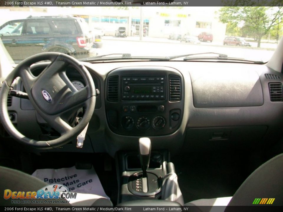 2006 Ford Escape XLS 4WD Titanium Green Metallic / Medium/Dark Flint Photo #12