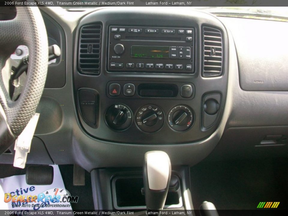 Controls of 2006 Ford Escape XLS 4WD Photo #13