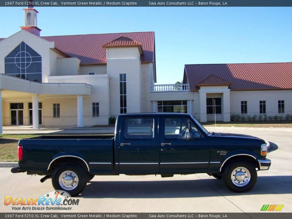 1997 Ford F250 XL Crew Cab Vermont Green Metallic / Medium Graphite Photo #2